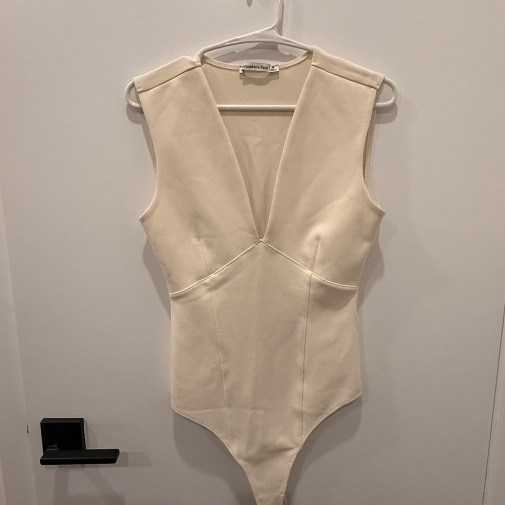 Abercrombie & Fitch Beige V-Neck Bodysuit - M - NEVER WORN